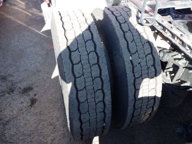 2021-volvo-vnl-300-image-19