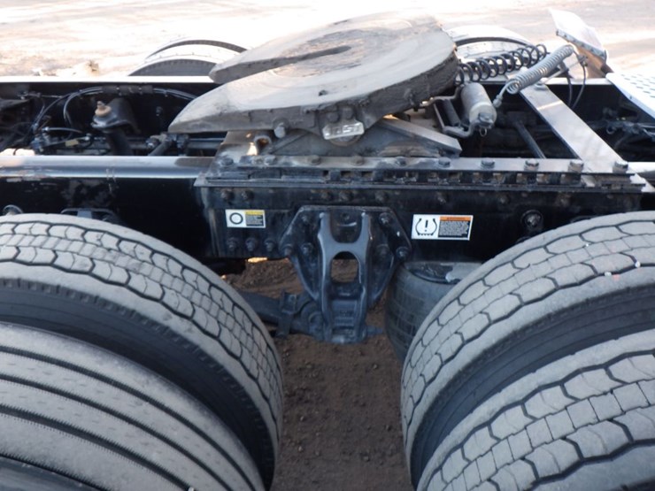 2022-kenworth-t680-image-11