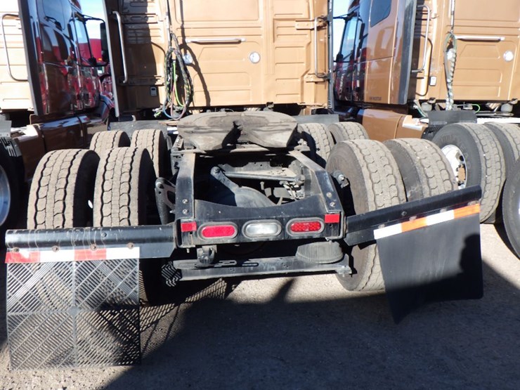 2022-volvo-vnl-760-image-12