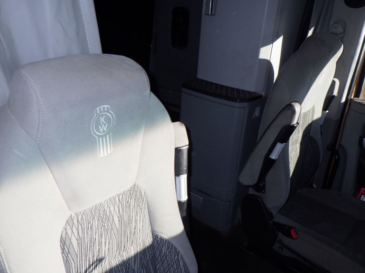 2022-kenworth-t680-image-7