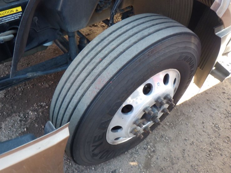 2022-volvo-vnl-300-image-21