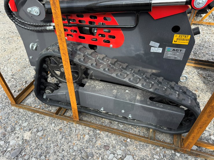 #22787-•-unused-agt-ysrt114-stand-on-tracked-loader-ysrt142025l110321-image-23