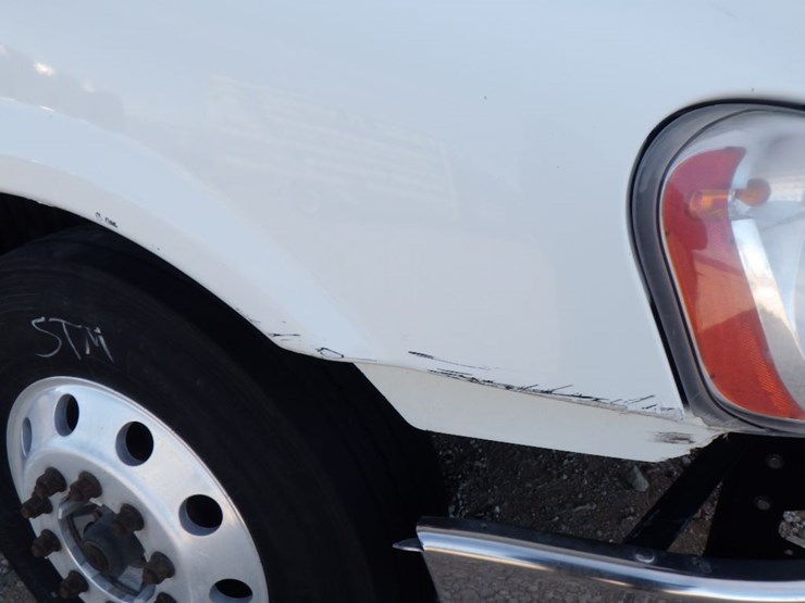 2009-freightliner-cascadia-125-image-5