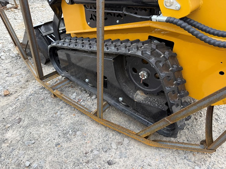 #83-•-unused-agt-mx-crt23-stand-on-tracked-loader-mxcrt232025j00636-inv#-35701-image-19