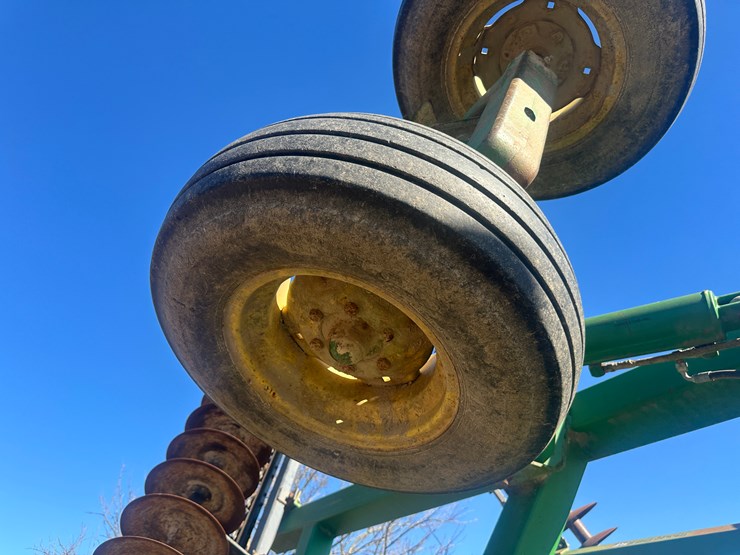 john-deere-32-image-14