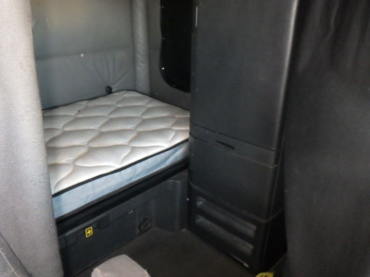 2022-freightliner-cascadia-126-image-5