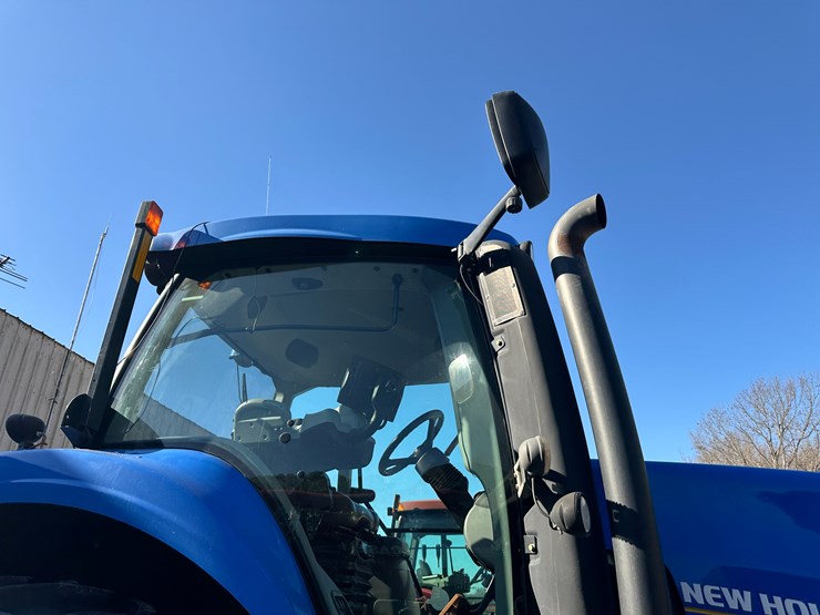 2014-new-holland-t8.330-image-46