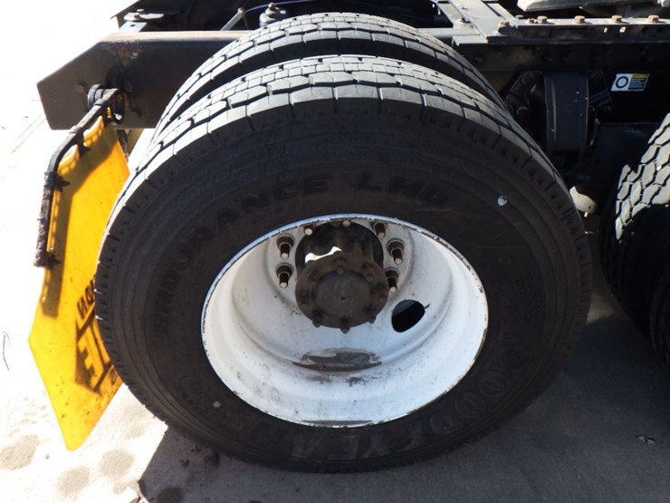 2016-kenworth-t680-image-9