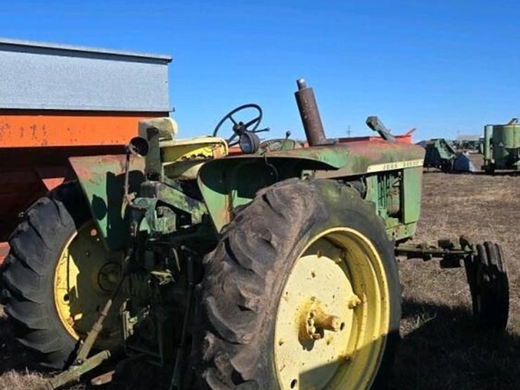 john-deere-3010-image-3
