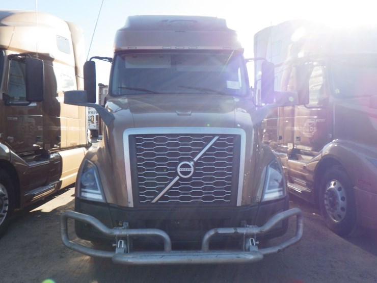 2022-volvo-vnl-760-image-2