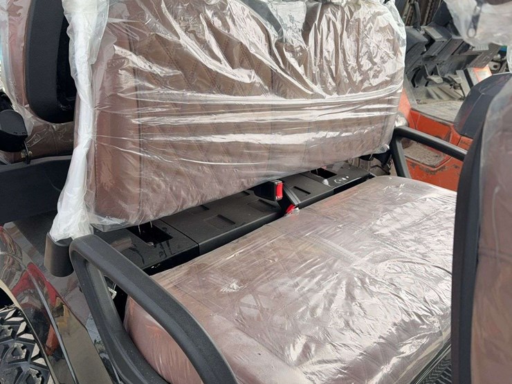 electric-60-volt-golf-cart,-6-seater-image-11