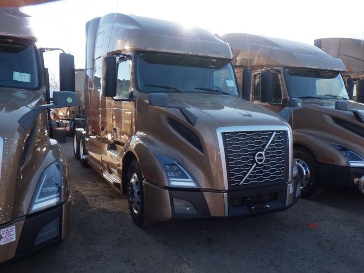 2022-volvo-vnl-760-image-3