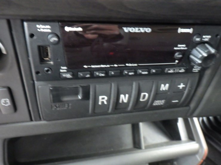 2022-volvo-vnl-860-image-21