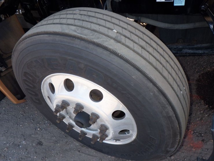 2022-kenworth-t680-image-24