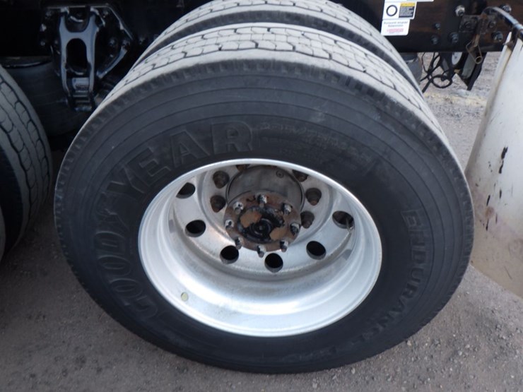 2022-kenworth-t680-image-17