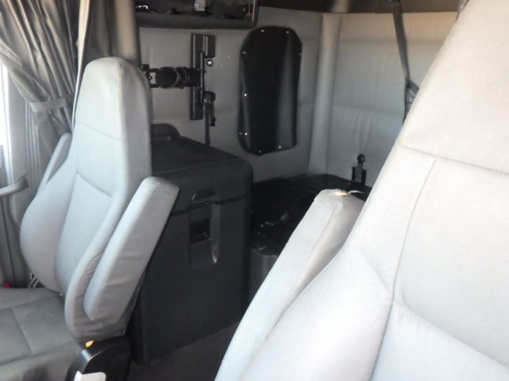 2022-freightliner-cascadia-126-image-22