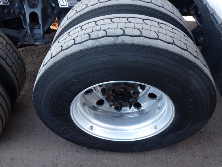 2022-kenworth-t680-image-10