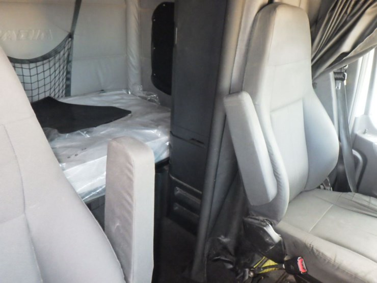 2022-freightliner-cascadia-126-image-6