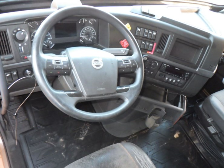 2022-volvo-vnl-760-image-21