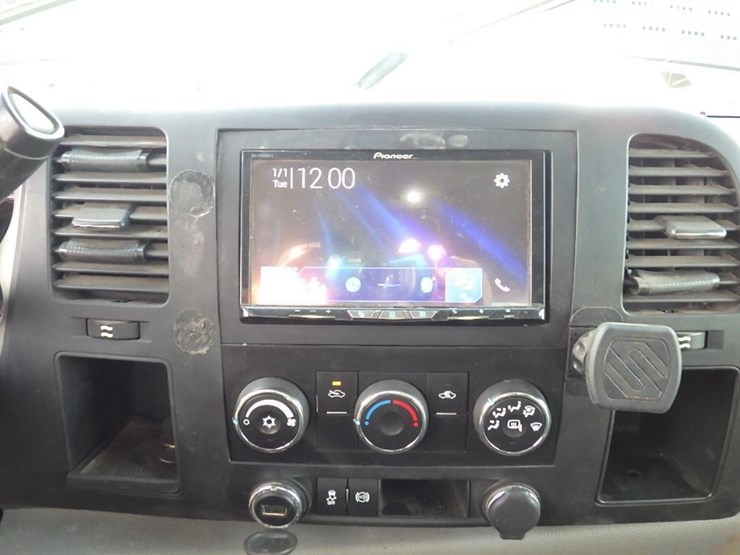 2012-chevrolet-3500-image-28