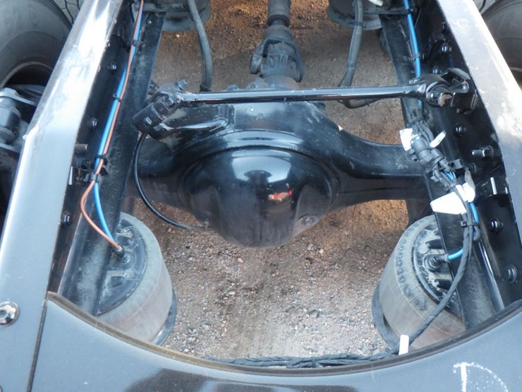 2023-freightliner-cascadia-126-image-11