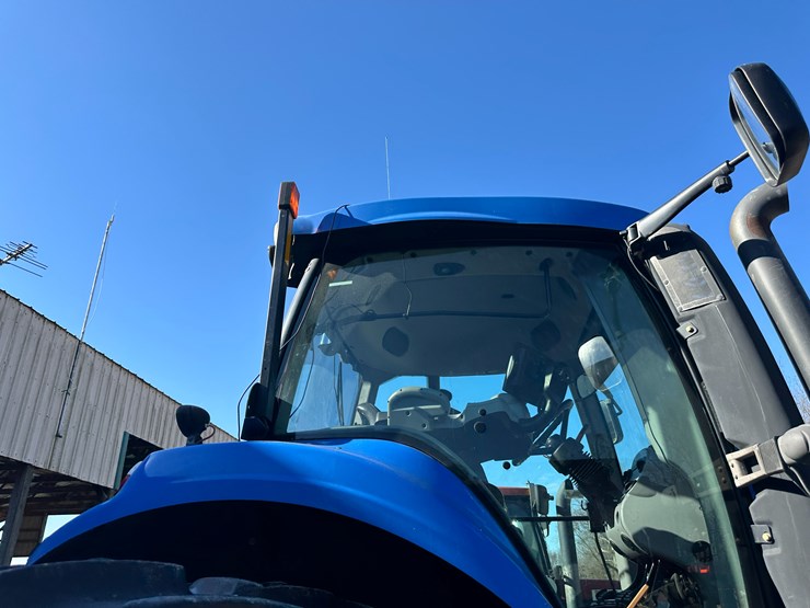 2014-new-holland-t8.330-image-47