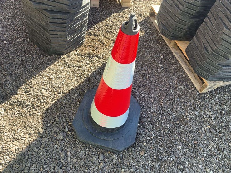 (21)-safety-cones-image-3