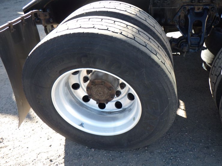 2022-kenworth-t680-image-7