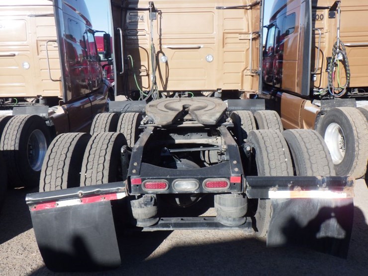 2022-volvo-vnl-760-image-8