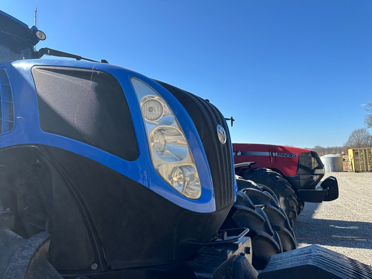 2014-new-holland-t8.330-image-38