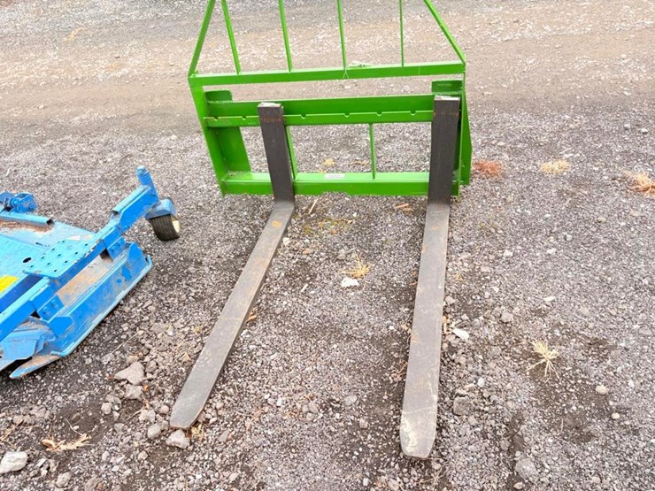 john-deere-kivel-48in-pallet-fork-attachment-image-2