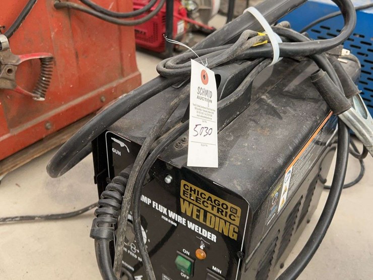 chicago-electric-wire-welder-image-1