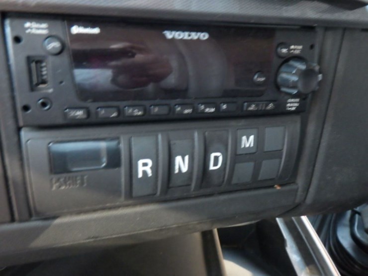 2022-volvo-vnl-760-image-18