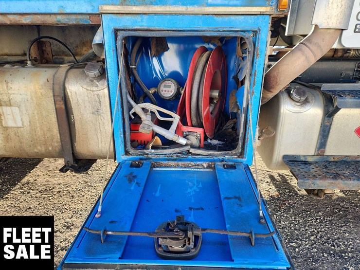 2008-freightliner-m2-106-image-28