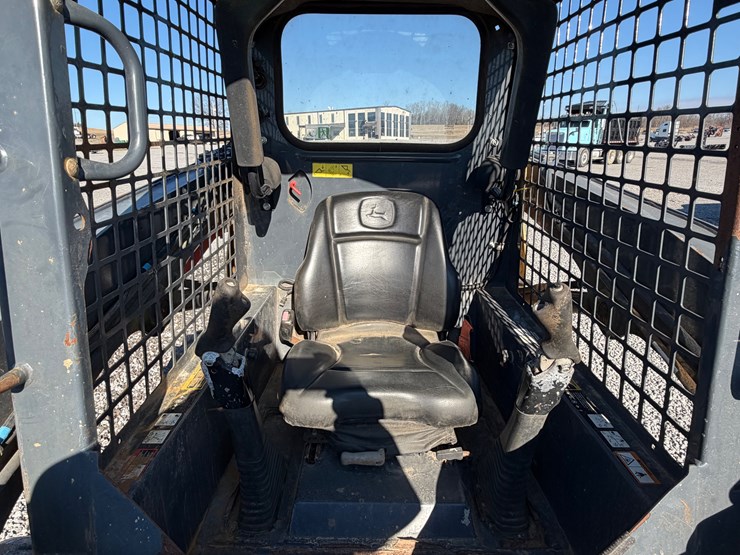 2016-deere-316gr-image-13