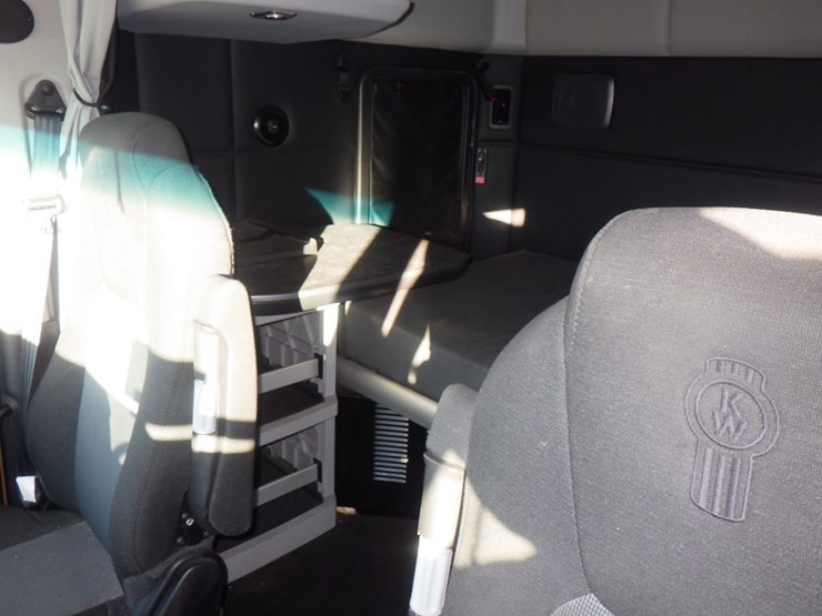 2024-kenworth-t680-image-19