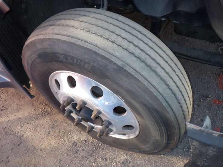 2022-volvo-vnl-300-image-26