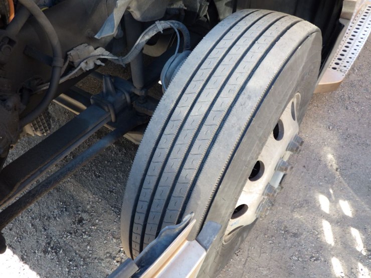 2023-freightliner-cascadia-126-image-25