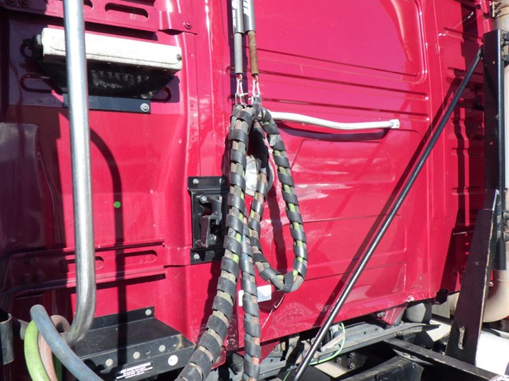 2020-volvo-vnl-760-image-16