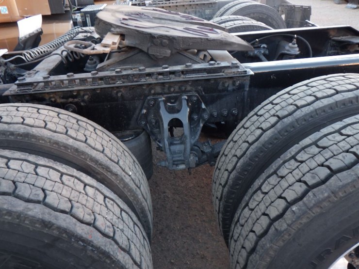 2022-kenworth-t680-image-17