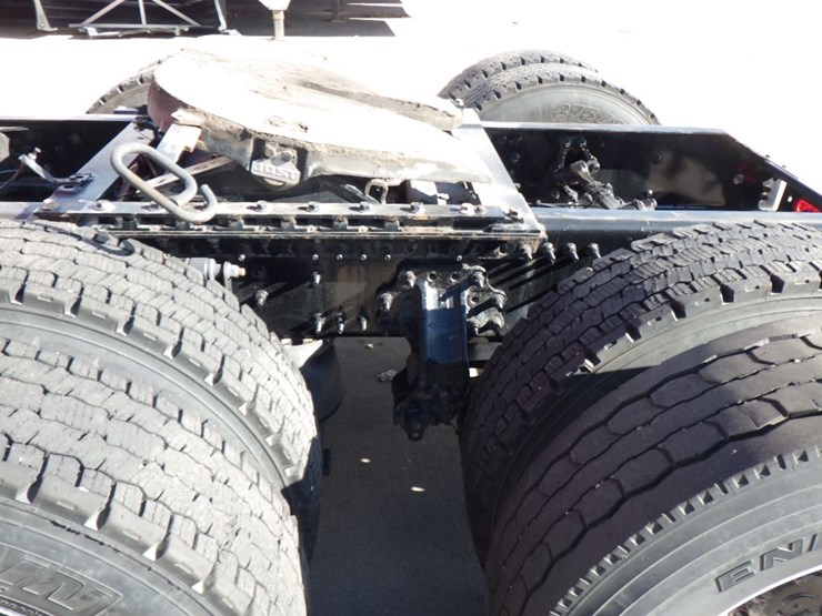 2020-volvo-vnl-760-image-14