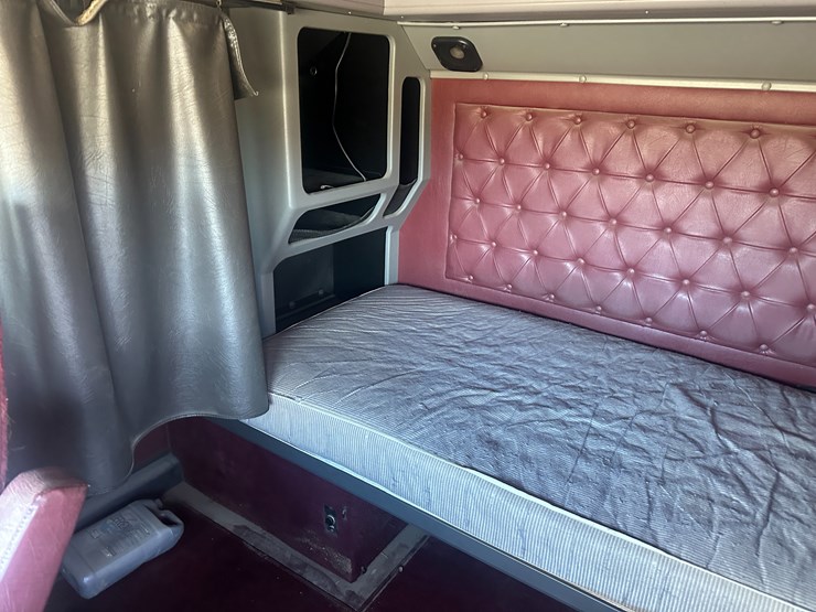 1997-caterpillar-10-image-77