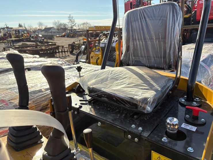 agt-h12r-mini-excavator-image-6