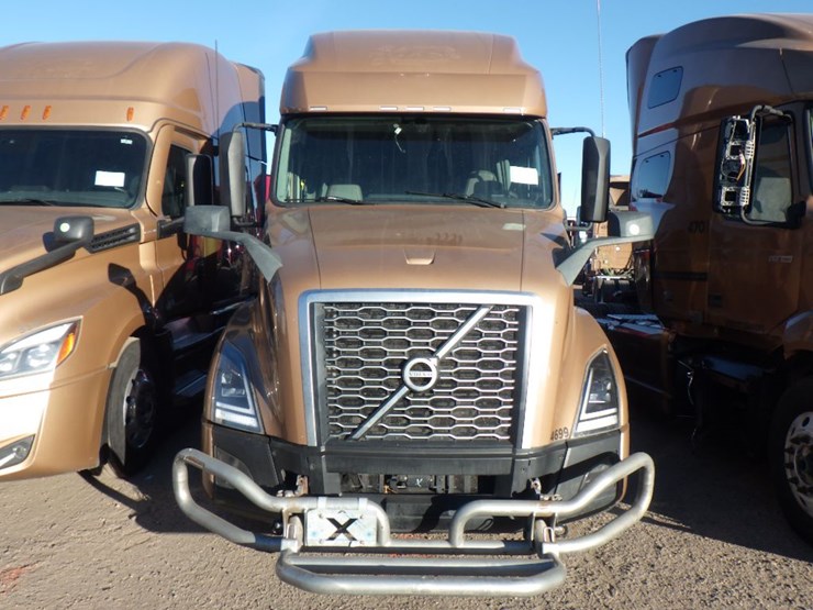 2023-volvo-vnl-760-image-2