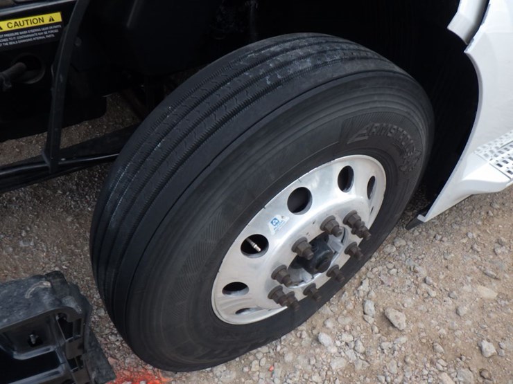 2022-volvo-vnl-860-image-27