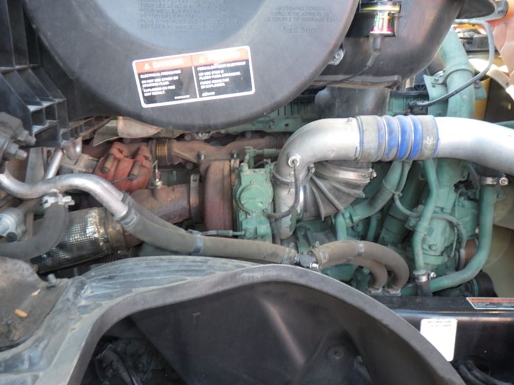 2022-volvo-vnl-760-image-24