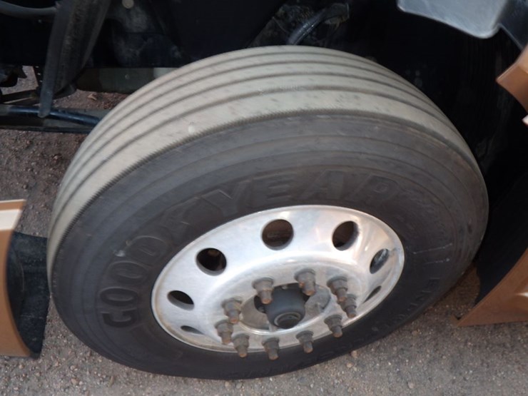 2022-volvo-vnl-760-image-24