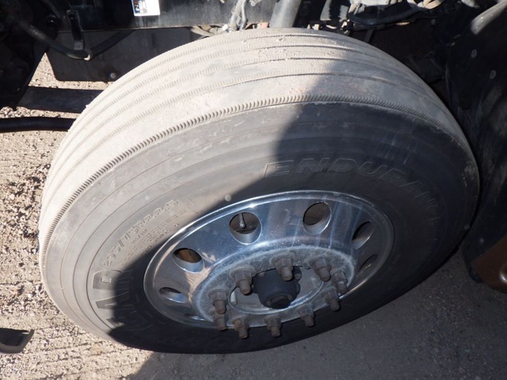 2022-kenworth-t680-image-26