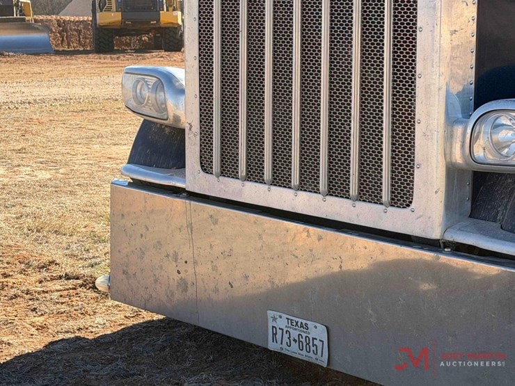 2021-peterbilt-389-image-8