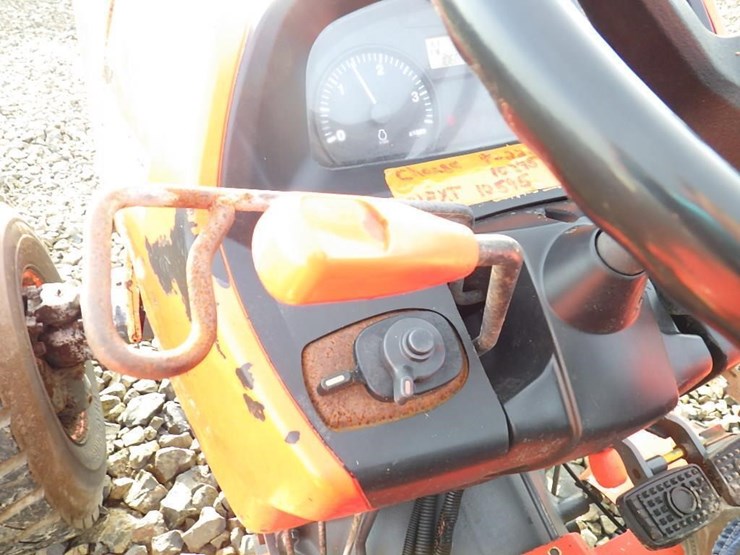 kubota-tractor-image-23